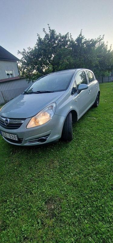 Grå Begagnad 2008 Opel Corsa Halvkombi | 21 000 kr (Bra pris) - Bild 1/4