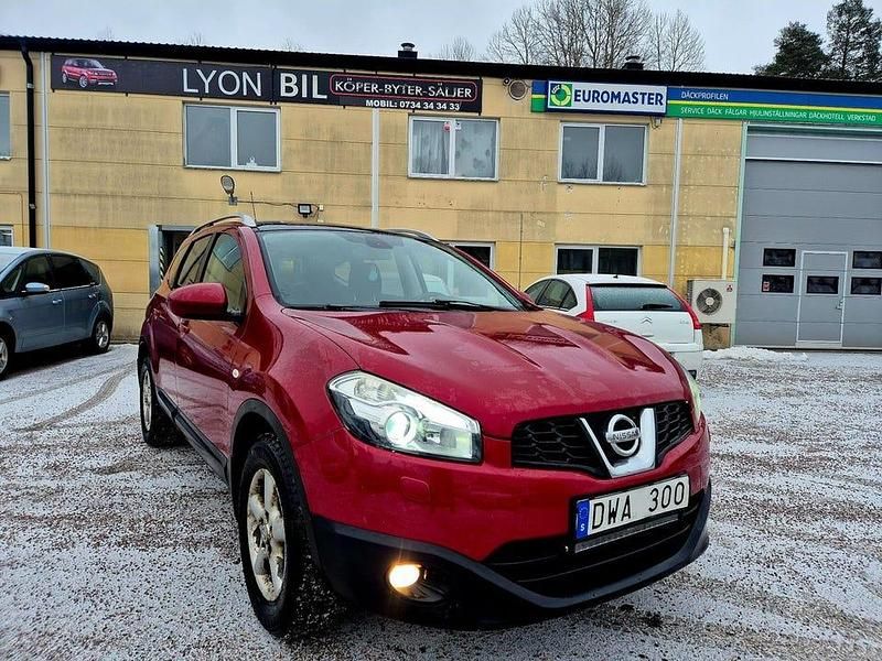 Röd Begagnad 2010 Nissan Qashqai +2 SUV | 49 900 kr (Marknadspris) - Bild 1/4