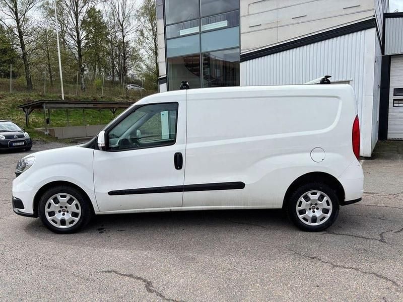 Vit Begagnad 2015 Fiat Doblò Minibuss | 53 000 kr (Marknadspris) - Bild 1/1