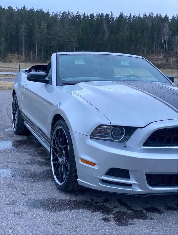 Silver Begagnad 2013 Ford Mustang Convertible Cab | 215 000 kr (Marknadspris) - Bild 1/4