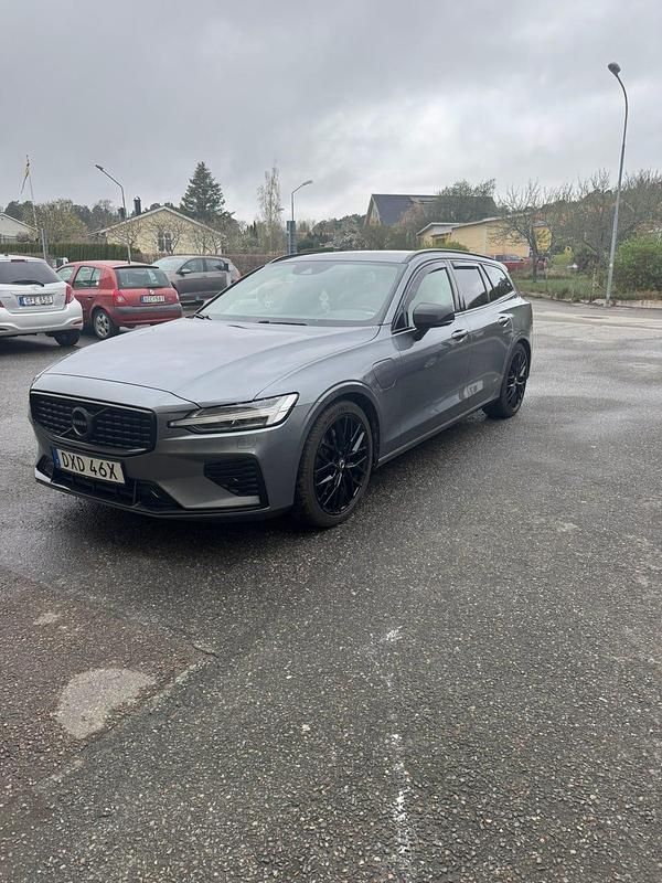 Begagnad Volvo V60 R-Design 340 HK (250 kW) 2021 Kombi