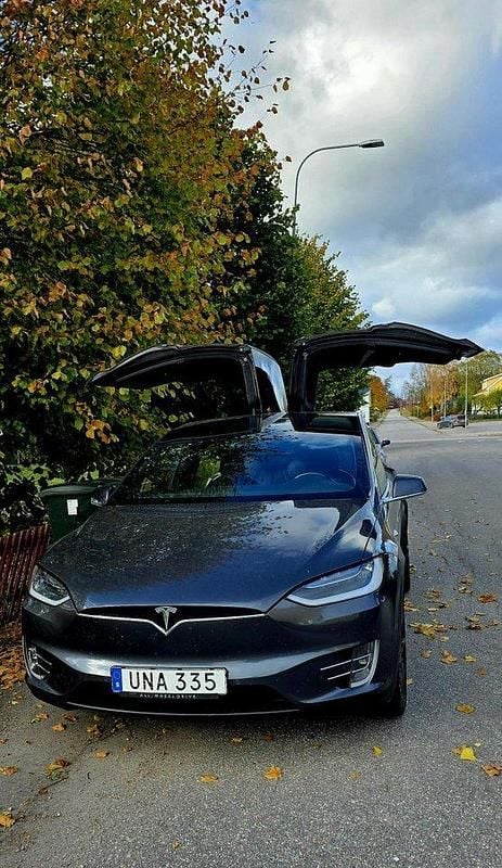 Begagnad Tesla Model X Long Range AWD 311 kW (423 HK) 2018 Grå SUV
