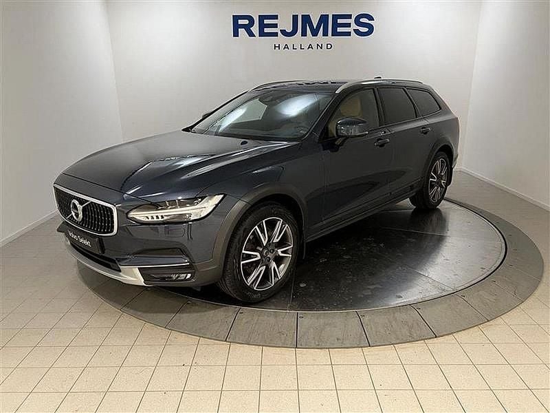 Mörkblå Begagnad 2019 Volvo V90 CC Kombi | 394 500 kr (Lite dyr) - Bild 1/4