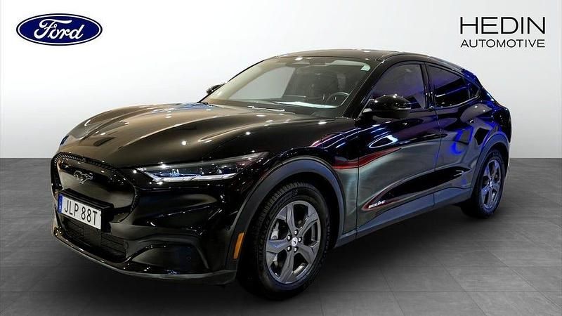Svart Begagnad 2021 Ford Mustang Mach-E Standard Range SUV | 324 900 kr (Marknadspris) - Bild 1/4
