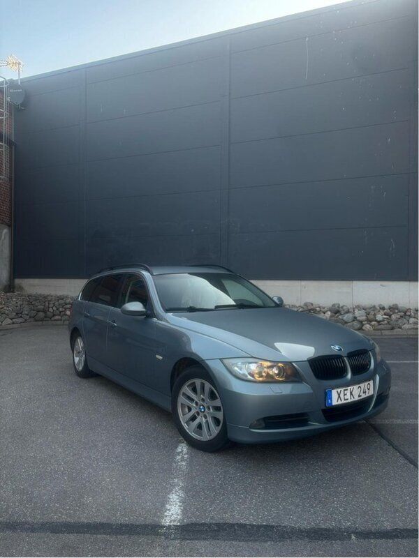 Grå Begagnad 2006 BMW 325 Kombi | 52 000 kr (Marknadspris) - Bild 1/4