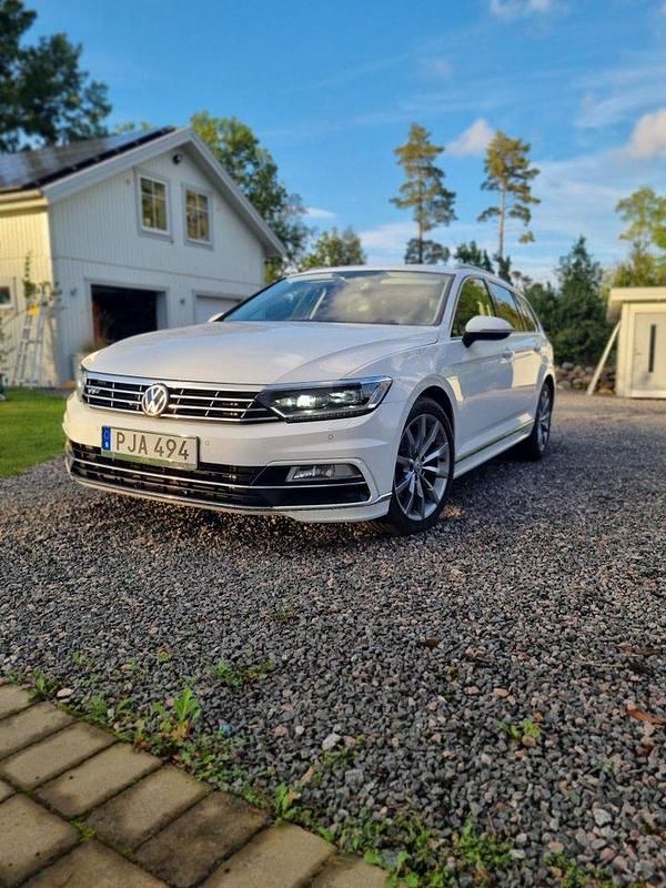 Vit Begagnad 2017 VW Passat GT Kombi | 139 000 kr (Dyr) - Bild 1/4