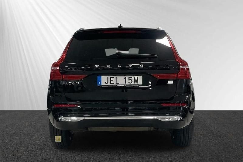 Begagnad Volvo XC60 Core 355 HK (261 kW) 2023 Svart SUV