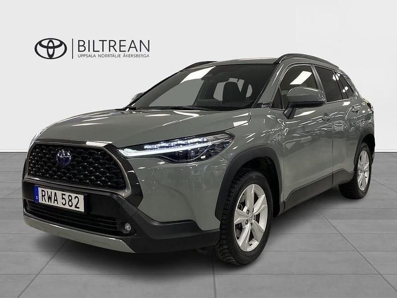 Begagnad Toyota Corolla Cross Style 197 HK (144 kW) 2023 Grön SUV