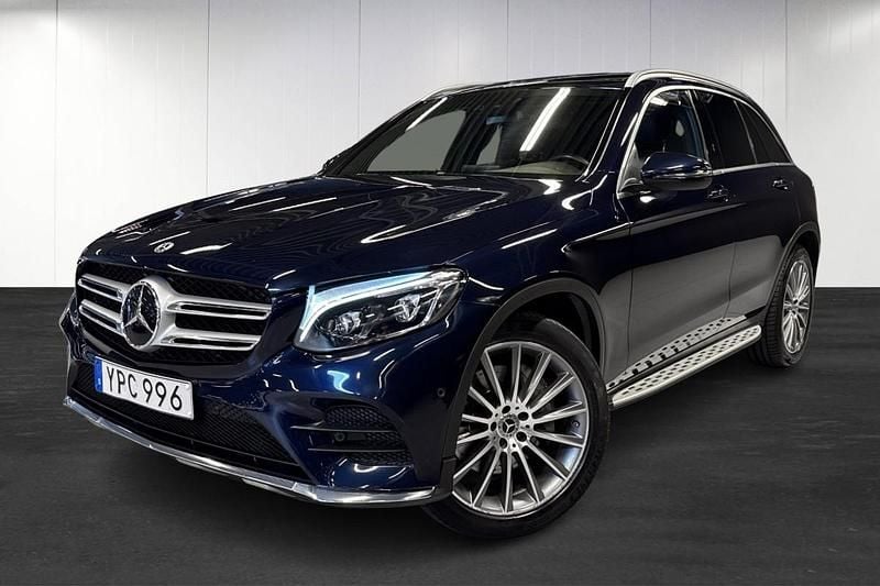 Mörkblå (blue) Begagnad 2018 Mercedes GLC220 AMG SUV | 339 000 kr (Marknadspris) - Bild 1/4