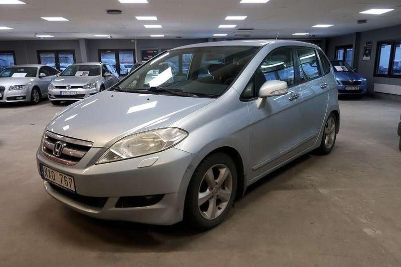 Begagnad Honda FR-V 150 HK (110 kW) 2006 Silver Minibuss