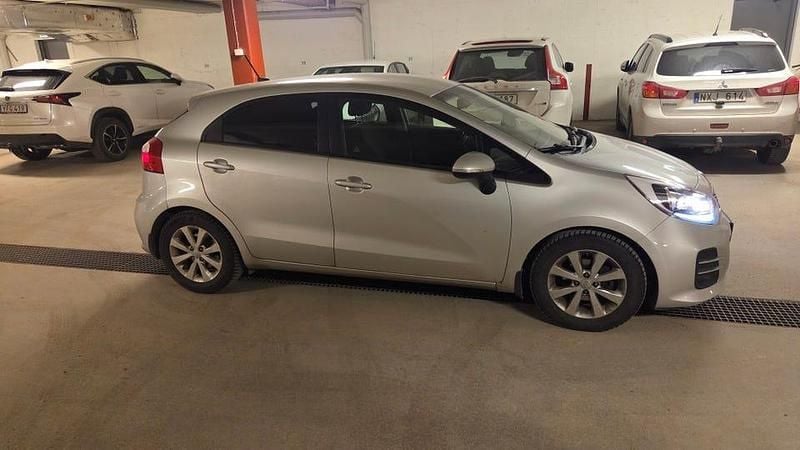Begagnad Kia Rio 84 HK (61 kW) 2015 Silver