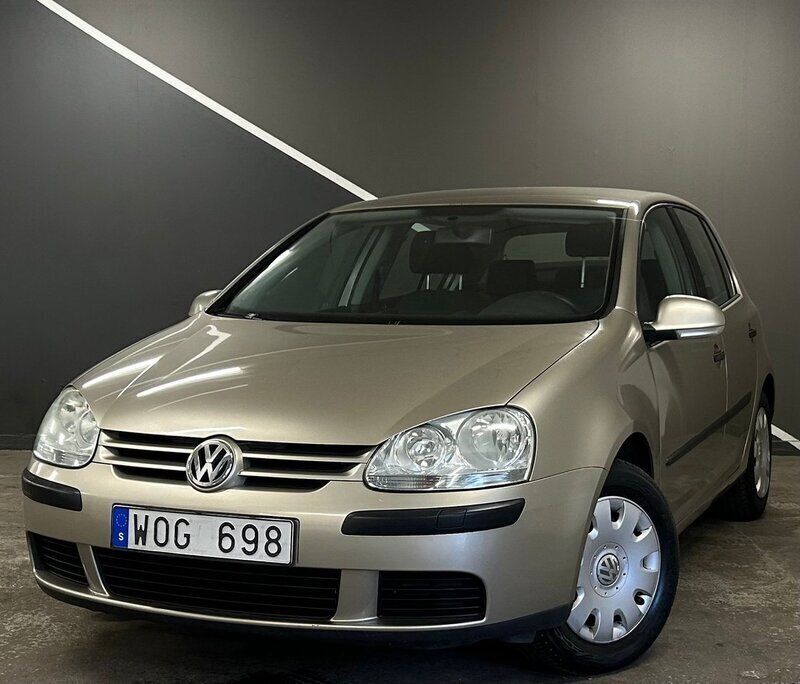 Ljusbrun Begagnad 2005 VW Golf IV Trendline Halvkombi | 34 900 kr (Marknadspris) - Bild 1/4