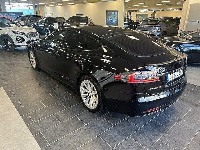 Begagnad Tesla Model S 560 kW (762 HK) 2019 Svart Halvkombi