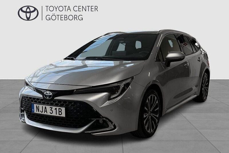 Silver Begagnad 2023 Toyota Corolla Style Kombi | 269 900 kr (Bra pris) - Bild 1/3