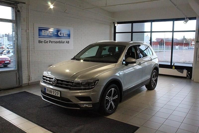 Silver Begagnad 2017 VW Tiguan Highline SUV | 215 000 kr (Marknadspris) - Bild 1/4