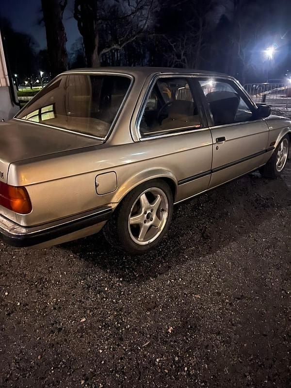 Begagnad 1984 BMW 318 Sedan | 77 000 kr - Bild 1/4