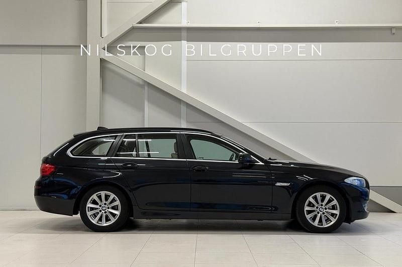 Begagnad BMW 523 204 HK (150 kW) 2010 Svart Kombi