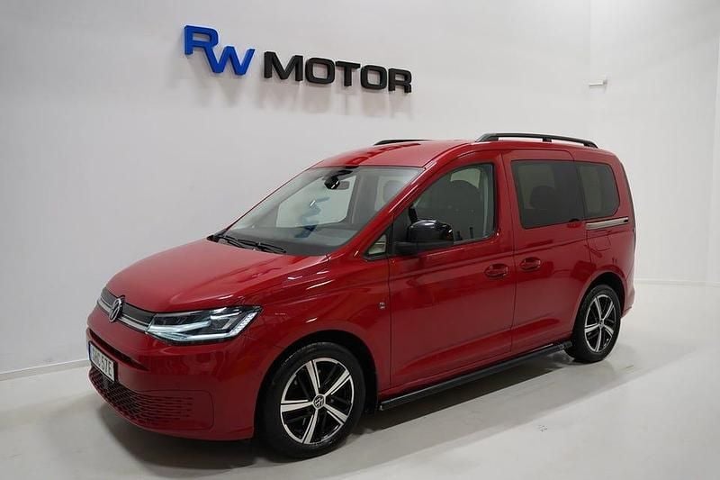 Röd Begagnad 2021 VW Caddy Life Minibuss | 274 900 kr (Dyr) - Bild 1/4