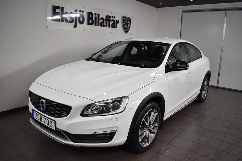 Vit Begagnad 2017 Volvo S60 CC Standard Sedan | 189 500 kr (Marknadspris) - Bild 1/4