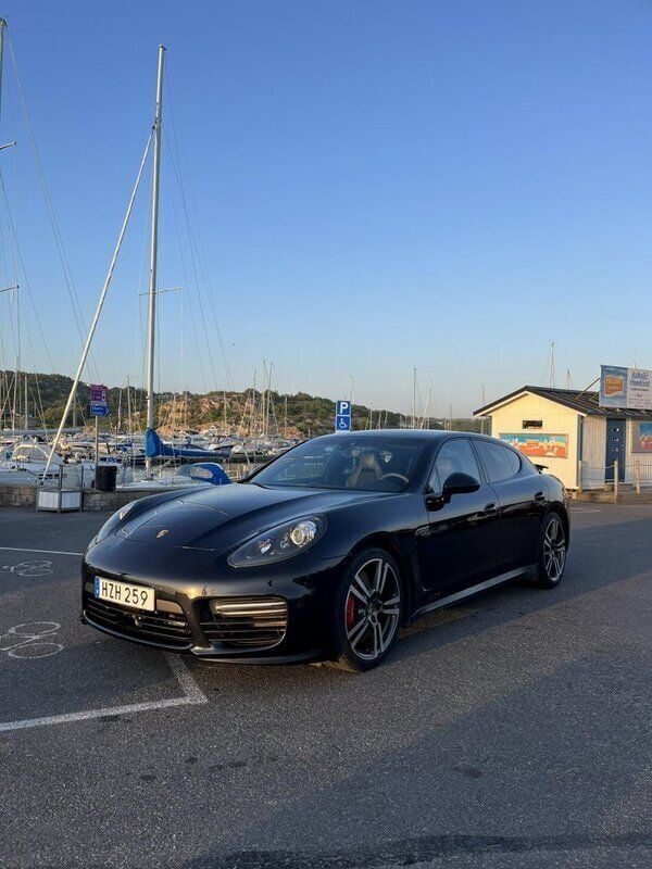 Svart Begagnad 2016 Porsche Panamera GTS Sport Sedan | 435 000 kr (Marknadspris) - Bild 1/4