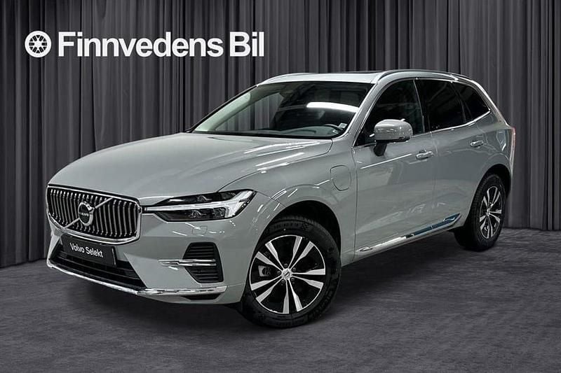 Grå Begagnad 2025 Volvo XC60 Core SUV | 529 000 kr (Marknadspris) - Bild 1/4