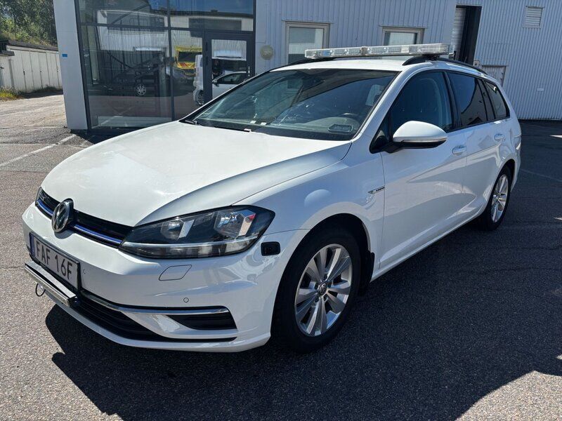 Svart (vit ) Begagnad 2019 VW Golf VII Kombi | 78 000 kr (Bra pris) - Bild 1/4