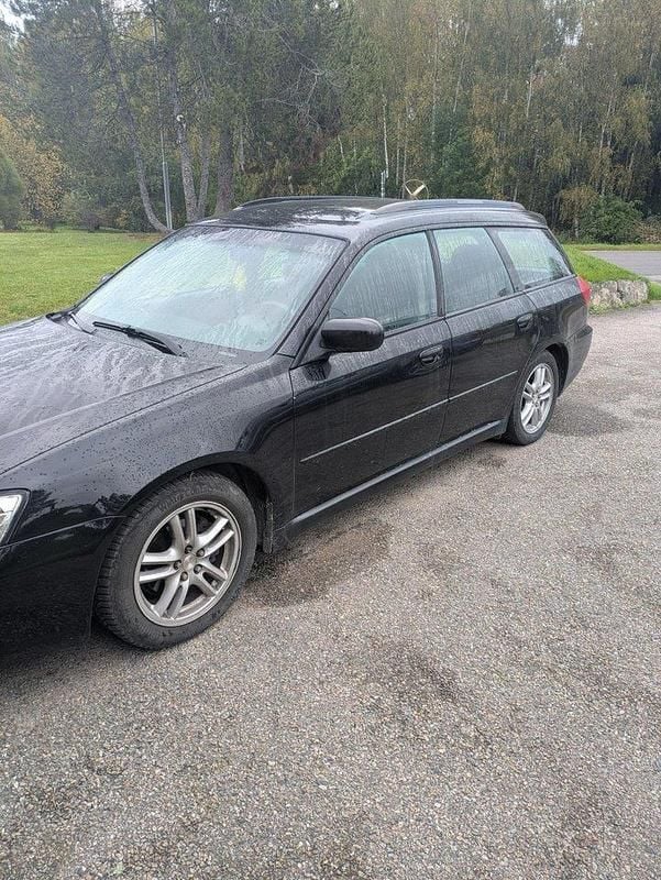 Svart Begagnad 2005 Subaru Legacy Kombi | 12 800 kr - Bild 1/4