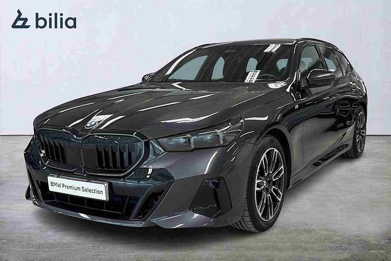 Grå Begagnad 2025 BMW 520 Kombi | 579 900 kr - Bild 1/1