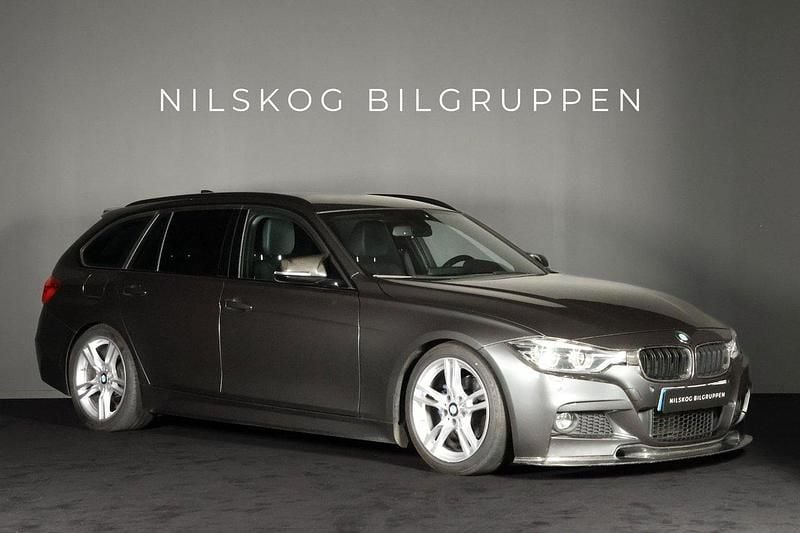 Grå Begagnad 2019 BMW 320 M Sport Kombi | 254 900 kr (Lite dyr) - Bild 1/4