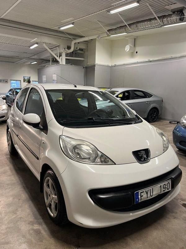 Vit Begagnad 2008 Peugeot 107 Halvkombi | 34 500 kr (Marknadspris) - Bild 1/4