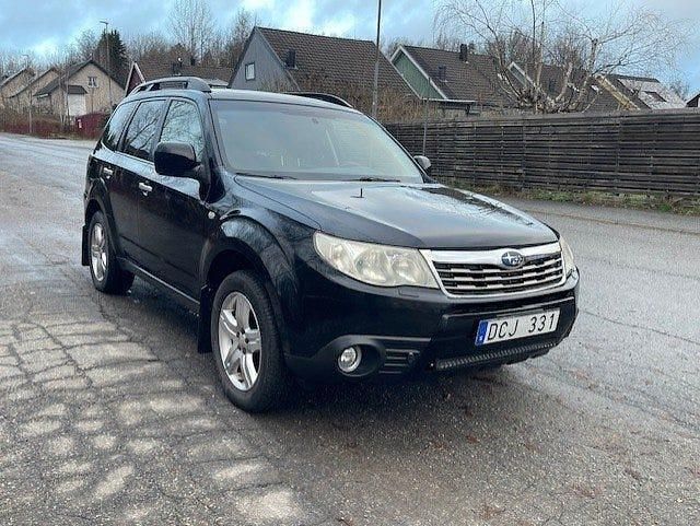Svart Begagnad 2009 Subaru Forester SUV | 59 900 kr (Bra pris) - Bild 1/4