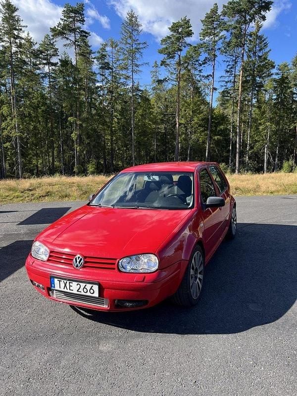 Röd Begagnad 2003 VW Golf IV GTI Halvkombi | 28 000 kr (Marknadspris) - Bild 1/4