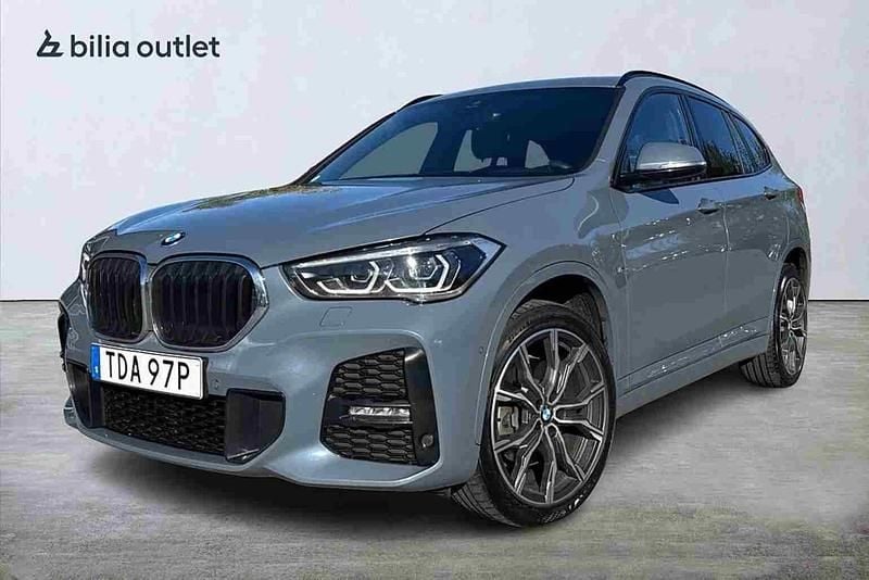 Grå Begagnad 2020 BMW X1 SUV | 299 900 kr (Dyr) - Bild 1/1
