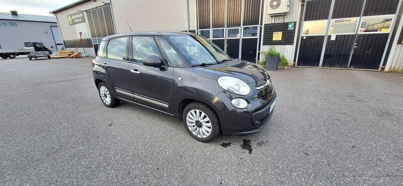 Grå Begagnad 2013 Fiat 500L Pop Star Minibuss | 69 000 kr (Marknadspris) - Bild 1/4