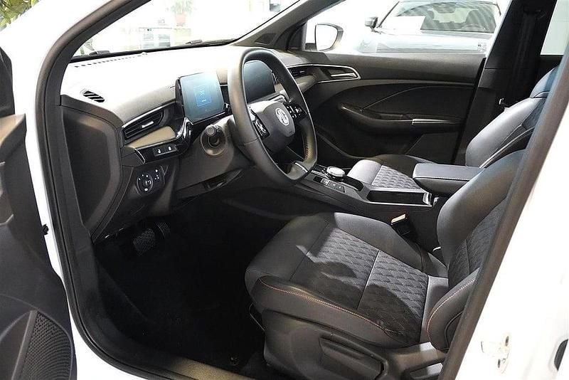 Begagnad MG MG3 102 HK (75 kW) 2024 Vit Halvkombi