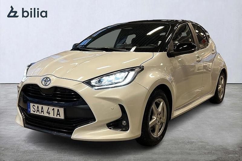 Begagnad Toyota Yaris Hybrid 92 HK (67 kW) 2024 Vit Halvkombi