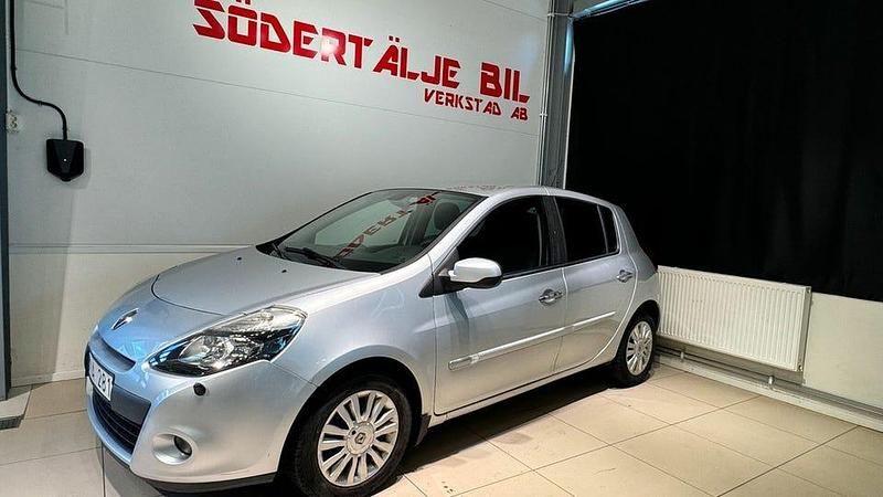 Silver Begagnad 2009 Renault Clio R.S. Halvkombi | 49 900 kr (Lite dyr) - Bild 1/4