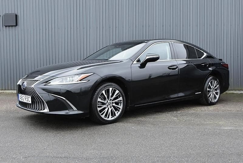 Svart Begagnad 2021 Lexus ES300H Limited Edition Sedan | 349 900 kr (Bra pris) - Bild 1/4