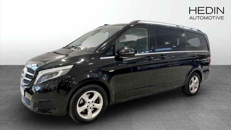 Svart (black) Begagnad 2017 Mercedes V250 Minibuss | 459 000 kr (Dyr) - Bild 1/4