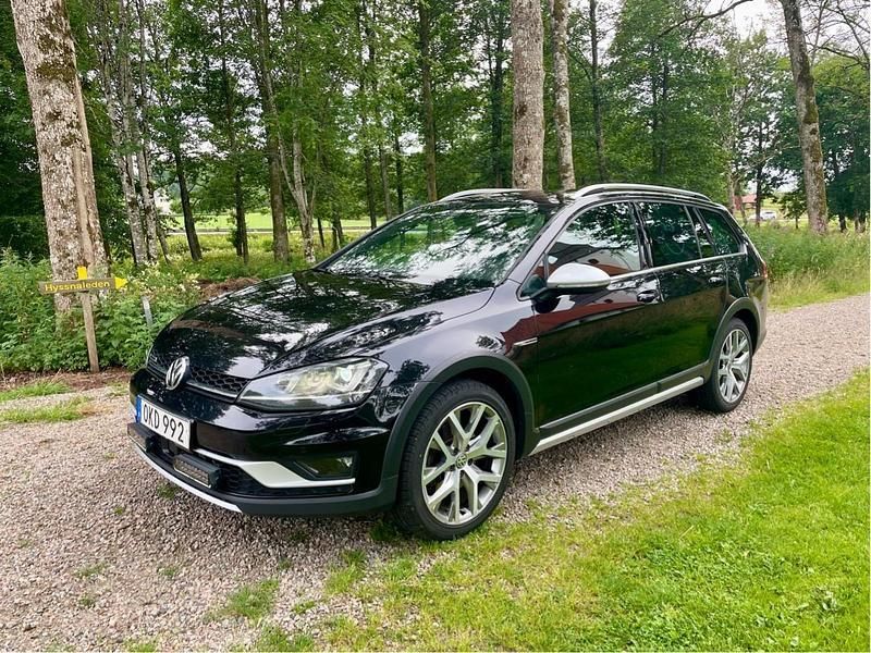 Svart Begagnad 2017 VW Golf Alltrack Kombi | 164 900 kr (Marknadspris) - Bild 1/4