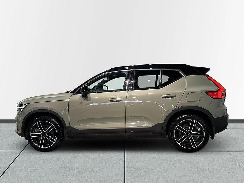 Begagnad Volvo XC40 154 kW (210 HK) 2022 Grön SUV