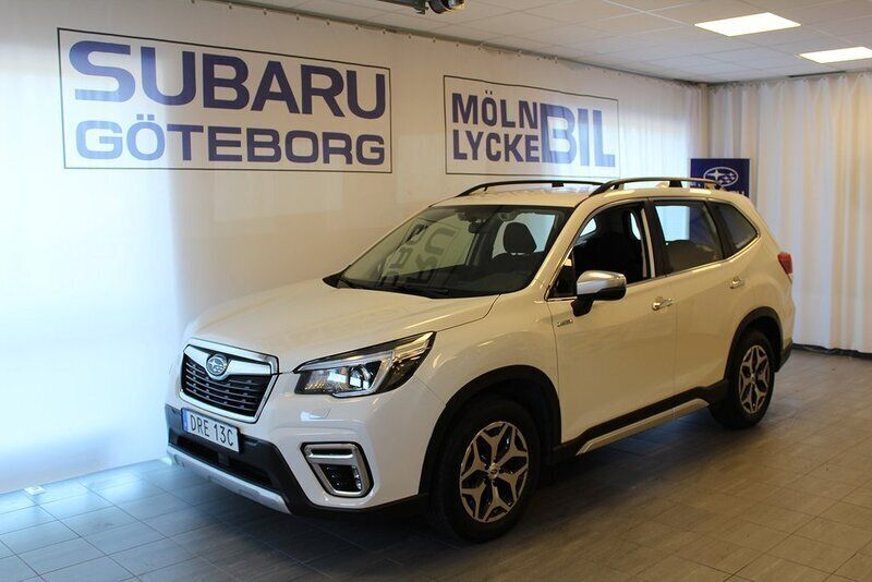 Vit (cristal white pearl) Begagnad 2019 Subaru Forester SUV | 244 900 kr (Marknadspris) - Bild 1/4