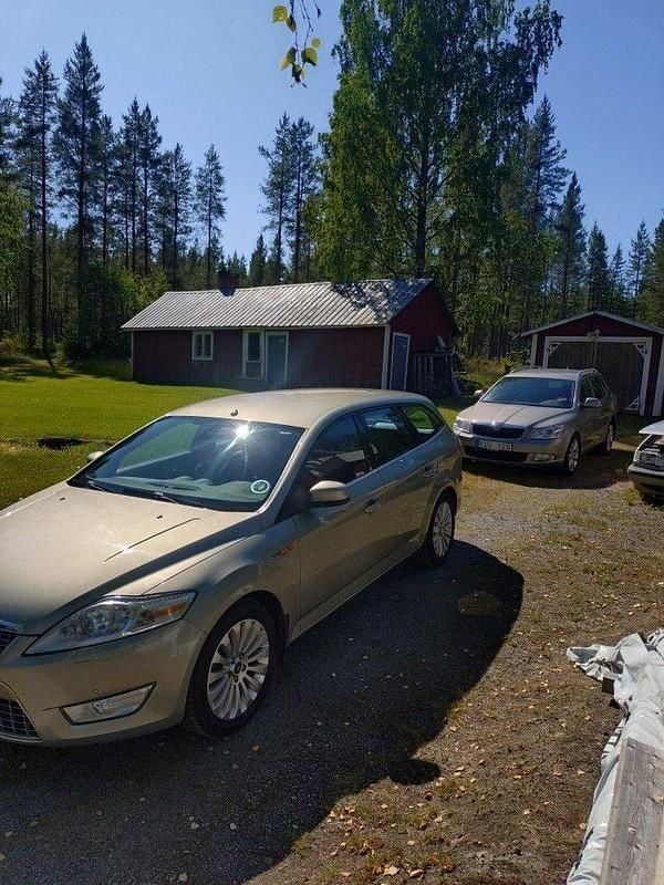 Grå Begagnad 2010 Ford T Titanium X Kombi | 55 000 kr - Bild 1/4