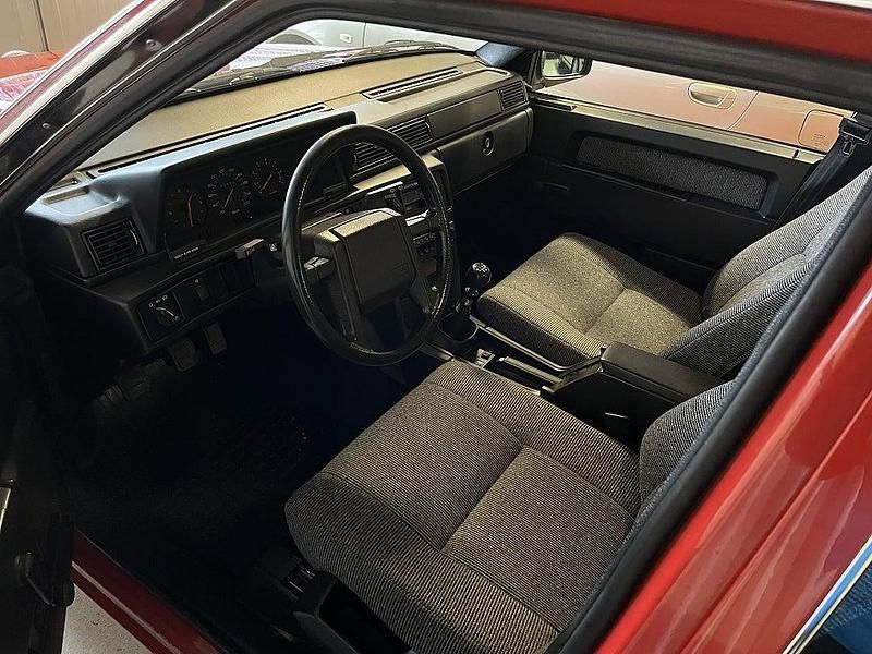 Begagnad Volvo 740 116 HK (85 kW) 1988 Röd Sedan