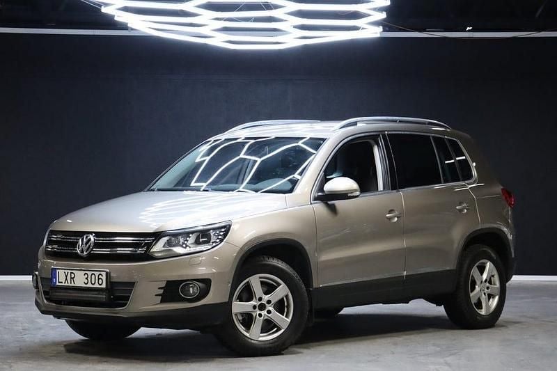Grå Begagnad 2012 VW Tiguan SUV | 109 900 kr (Marknadspris) - Bild 1/4