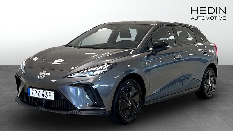 Grå (grey) Begagnad 2023 MG MG4 EV Halvkombi | 249 900 kr - Bild 1/4