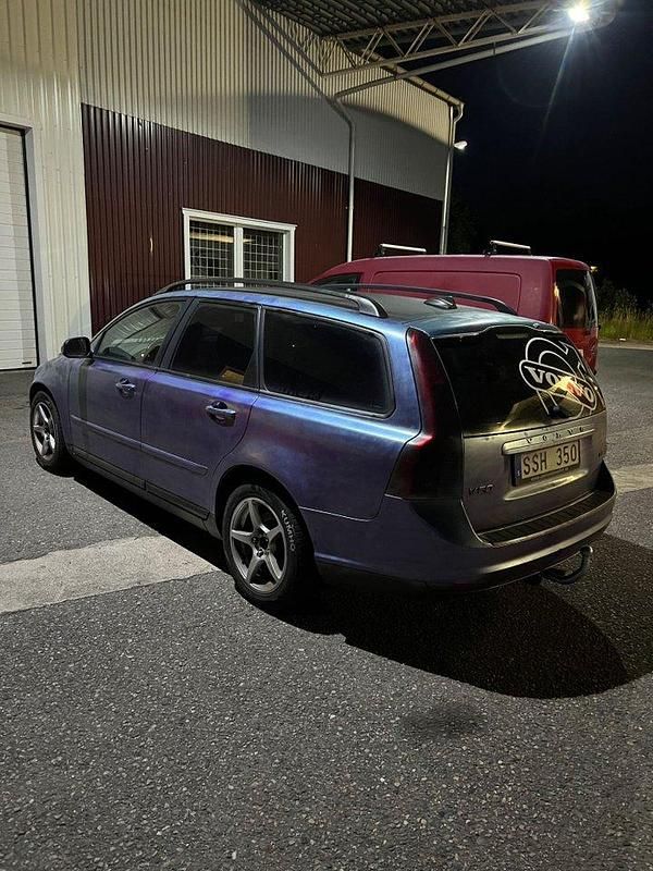 Ljusbrun Begagnad 2008 Volvo V50 Kombi | 9 999 kr (Superpris) - Bild 1/4