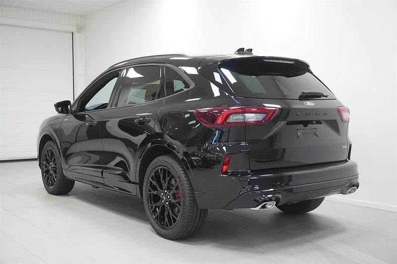 Ny Ford Kuga ST-Line X 243 HK (178 kW) 2025 Svart (agate black metallic) SUV