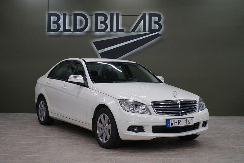 Vit Begagnad 2007 Mercedes C180 Classic Sedan | 94 900 kr (Lite dyr) - Bild 1/4