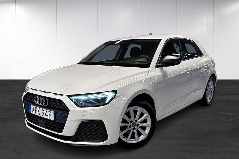 Vit Begagnad 2020 Audi A1 Sportback Proline Halvkombi | 190 000 kr (Marknadspris) - Bild 1/4